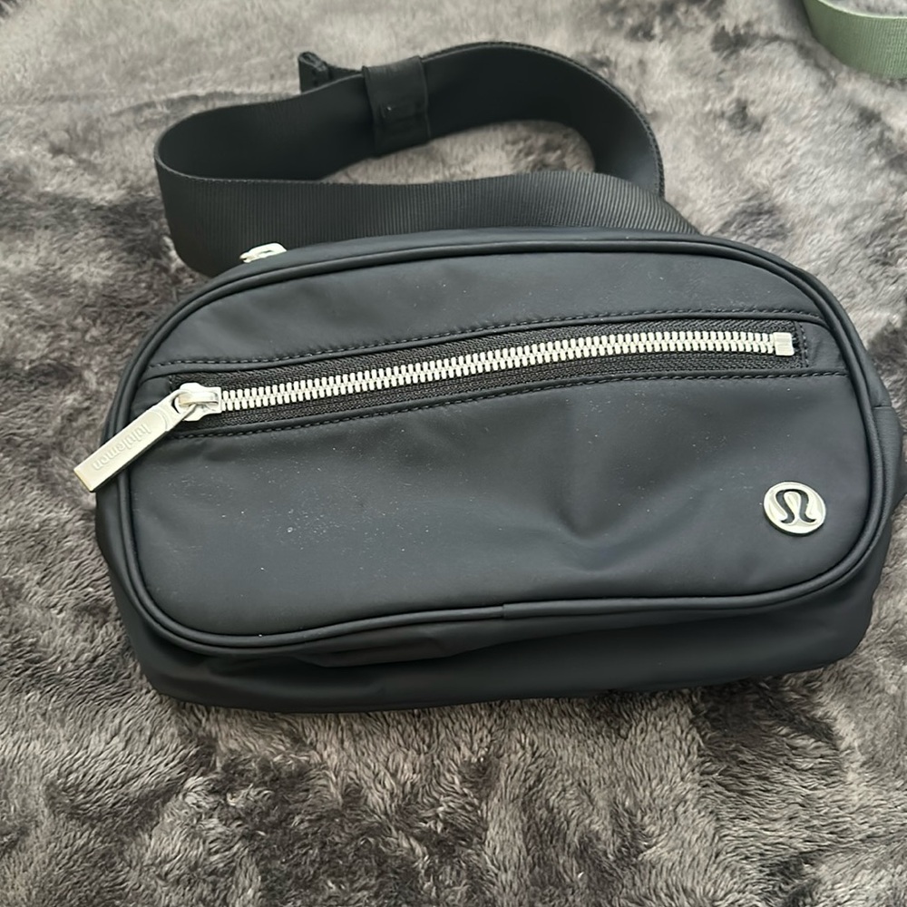 Lululemon small belt bag black